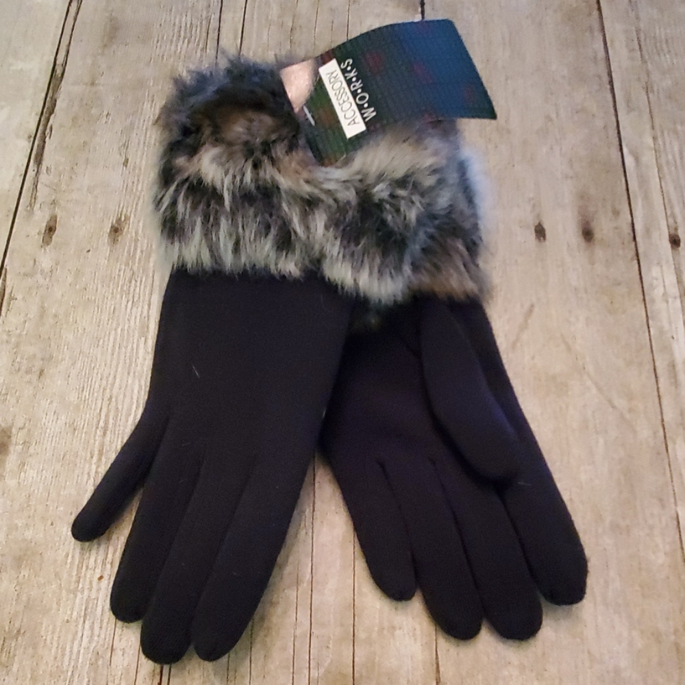 NWT Black Faux Fur Ladies Gloves Small